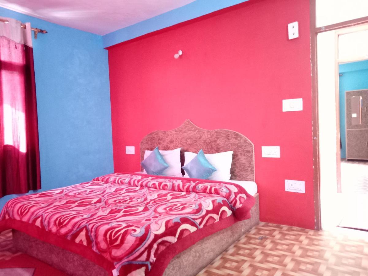 Non Stop Cafe Hostel & Stay Manāli Rum bild